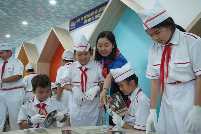 Học sinh Trường Tiểu học Phước Thạnh tại “Không gian tương tác, trải nghiệm đọc sách và sinh hoạt Đội” Học sinh Trường Tiểu học Phước Thạnh tại “Không gian tương tác, trải nghiệm đọc sách và sinh hoạt Đội”