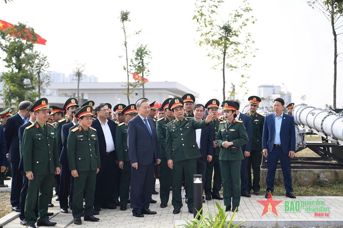 Tổng Bí thư Tô Lâm: Bảo tàng Lịch sử Quân sự Việt Nam là địa chỉ đỏ để học tập- Ảnh 3. Tổng Bí thư Tô Lâm: Bảo tàng Lịch sử Quân sự Việt Nam là địa chỉ đỏ để học tập- Ảnh 3.