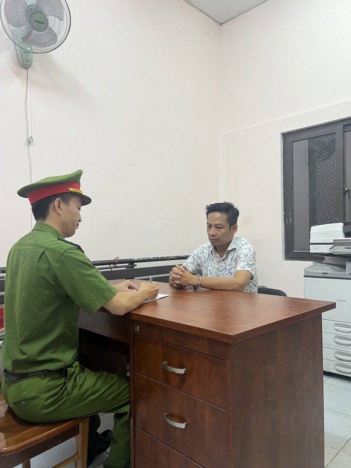 Công an TP HCM bắt Nguyễn Nhật Tùng và Nguyễn Gia Lộc - Ảnh 1. Công an TP HCM bắt Nguyễn Nhật Tùng và Nguyễn Gia Lộc - Ảnh 1.