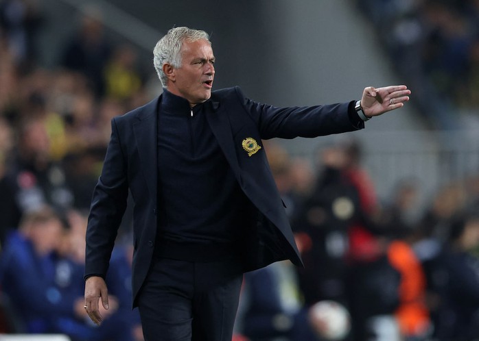 HLV Mourinho: Một số báo đài ở Thổ Nhì Kỳ đang cố "dìm chết tôi"- Ảnh 1. HLV Mourinho: Một số báo đài ở Thổ Nhì Kỳ đang cố "dìm chết tôi"- Ảnh 1.