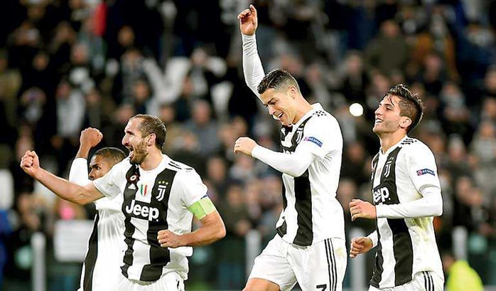 Huyền thoại Juventus chọn Ronaldo xuất sắc hơn Messi- Ảnh 1. Huyền thoại Juventus chọn Ronaldo xuất sắc hơn Messi- Ảnh 1.