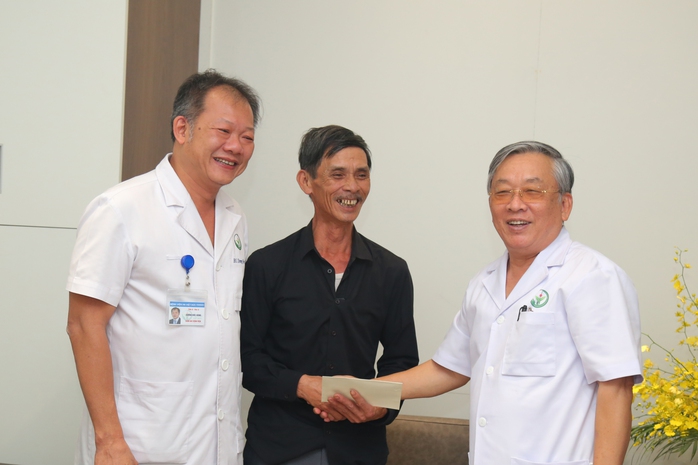 Bất ngờ hình ảnh người đàn ông sau 14 năm ghép gan- Ảnh 2. Bất ngờ hình ảnh người đàn ông sau 14 năm ghép gan- Ảnh 2.