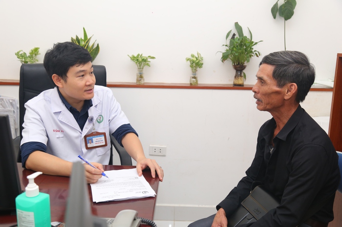 Bất ngờ hình ảnh người đàn ông sau 14 năm ghép gan- Ảnh 1. Bất ngờ hình ảnh người đàn ông sau 14 năm ghép gan- Ảnh 1.