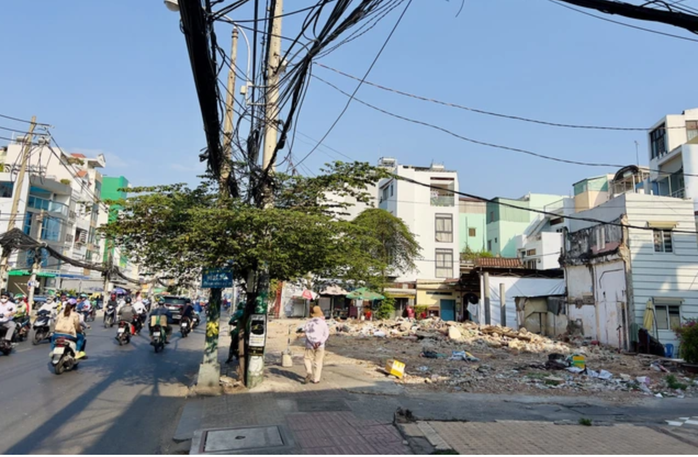 TP HCM: Quận 3 ra quyết định cưỡng chế thu hồi đất đối với một trường hợp- Ảnh 1. TP HCM: Quận 3 ra quyết định cưỡng chế thu hồi đất đối với một trường hợp- Ảnh 1.