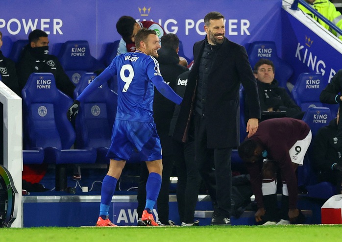"Thuyền trưởng" Van Nistelrooy ra mắt ấn tượng, Leicester nghiền ép West Ham- Ảnh 6. "Thuyền trưởng" Van Nistelrooy ra mắt ấn tượng, Leicester nghiền ép West Ham- Ảnh 6.