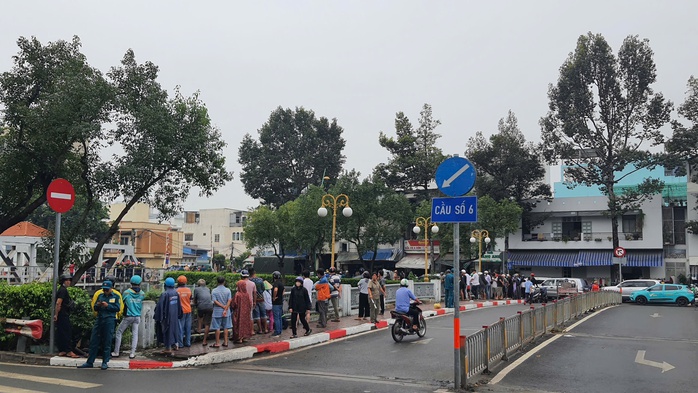 Phát hiện thi thể nam giới trên kênh Nhiêu Lộc - Thị Nghè- Ảnh 2. Phát hiện thi thể nam giới trên kênh Nhiêu Lộc - Thị Nghè- Ảnh 2.