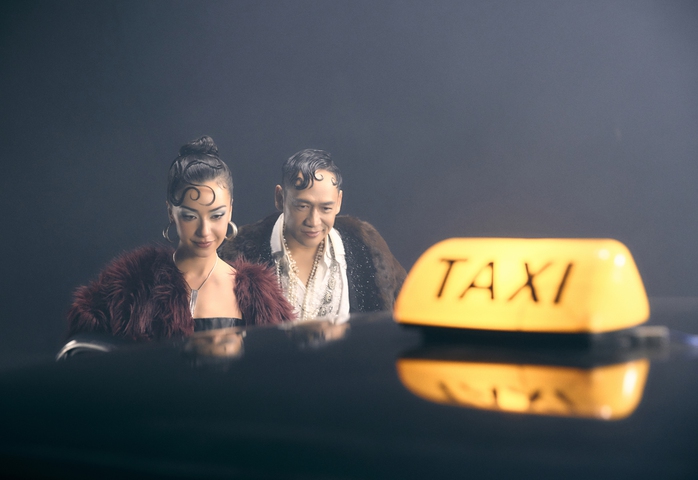 Duy Mạnh gây sốt với "Bắt Taxi"- Ảnh 1. Duy Mạnh gây sốt với "Bắt Taxi"- Ảnh 1.