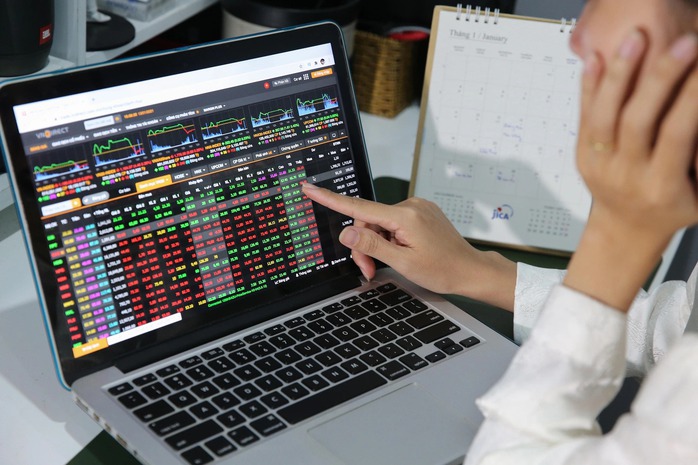 Chứng khoán trước giờ giao dịch 31-12: Hai công ty chứng khoán bị phạt và truy thu thuế gần 1,5 tỉ- Ảnh 1. Chứng khoán trước giờ giao dịch 31-12: Hai công ty chứng khoán bị phạt và truy thu thuế gần 1,5 tỉ- Ảnh 1.