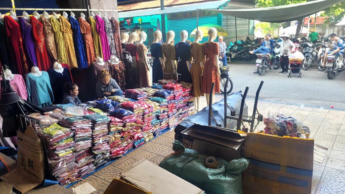 Nhiều chợ đầu mối vắng hoe, 2 giờ chiều tiểu thương đã đóng cửa
- Ảnh 1. Nhiều chợ đầu mối vắng hoe, 2 giờ chiều tiểu thương đã đóng cửa
- Ảnh 1.