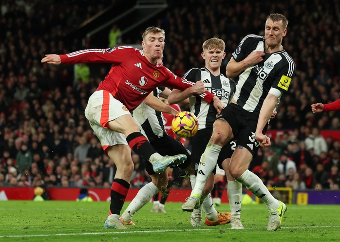 Man United thua sốc Newcastle, đối mặt thảm họa trăm năm- Ảnh 4. Man United thua sốc Newcastle, đối mặt thảm họa trăm năm- Ảnh 4.