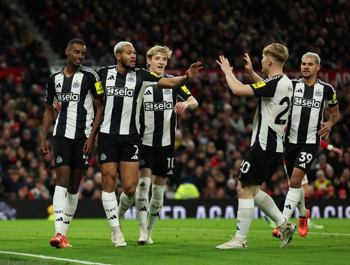 Man United thua sốc Newcastle, đối mặt thảm họa trăm năm- Ảnh 3. Man United thua sốc Newcastle, đối mặt thảm họa trăm năm- Ảnh 3.