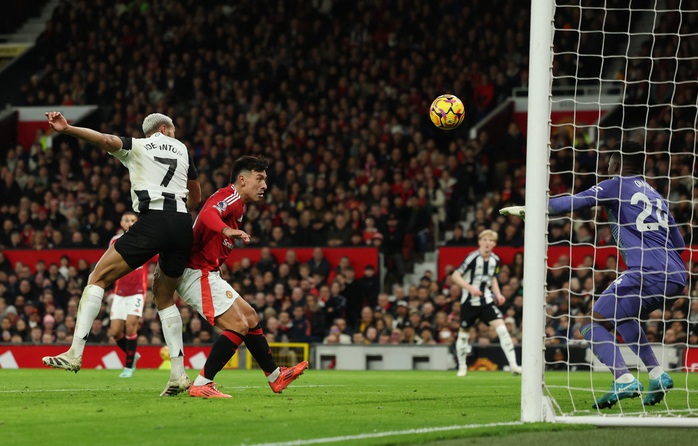 Man United thua sốc Newcastle, đối mặt thảm họa trăm năm- Ảnh 2. Man United thua sốc Newcastle, đối mặt thảm họa trăm năm- Ảnh 2.