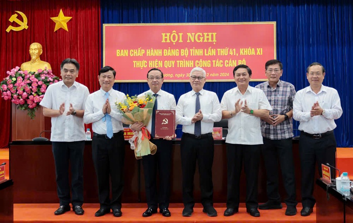Ông Nguyễn Lộc Hà được bầu giữ chức Phó Bí thư Tỉnh uỷ Bình Dương- Ảnh 2. Ông Nguyễn Lộc Hà được bầu giữ chức Phó Bí thư Tỉnh uỷ Bình Dương- Ảnh 2.