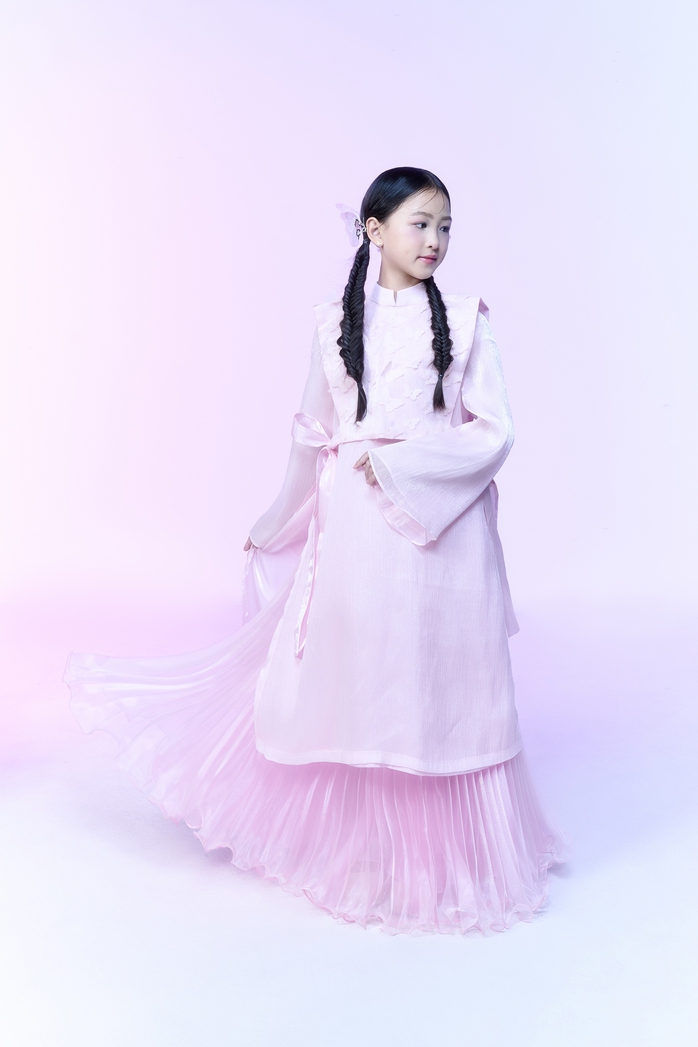 Áo Nhật Bình, áo dài, lộng bướm được đưa vào "Bách hoa tiên"- Ảnh 11. Áo Nhật Bình, áo dài, lộng bướm được đưa vào "Bách hoa tiên"- Ảnh 11.