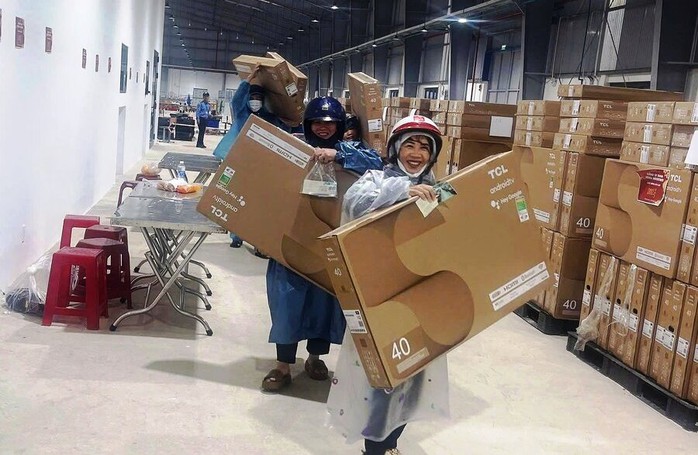 Quảng Ngãi: Một công ty tặng 4.400 tivi cho công nhân- Ảnh 2. Quảng Ngãi: Một công ty tặng 4.400 tivi cho công nhân- Ảnh 2.