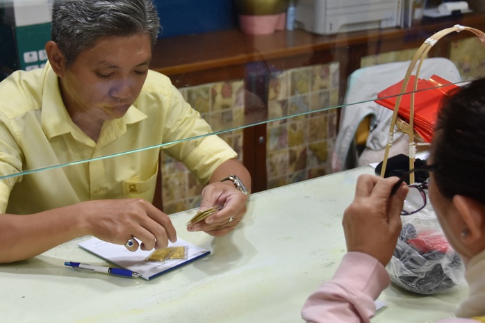 Giá vàng hôm nay, 31-12: Giảm mạnh khi nhà đầu tư bán tháo- Ảnh 1. Giá vàng hôm nay, 31-12: Giảm mạnh khi nhà đầu tư bán tháo- Ảnh 1.