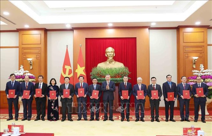 Tổng Bí thư Tô Lâm: Tinh gọn nhưng giữ được người tài, thu hút được người giỏi- Ảnh 1. Tổng Bí thư Tô Lâm: Tinh gọn nhưng giữ được người tài, thu hút được người giỏi- Ảnh 1.