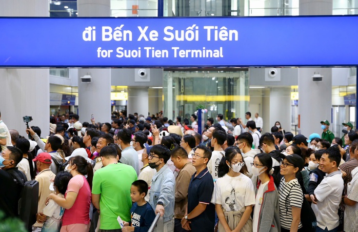 Metro số 1 đã chạm mốc gần 1 triệu lượt khách- Ảnh 1. Metro số 1 đã chạm mốc gần 1 triệu lượt khách- Ảnh 1.