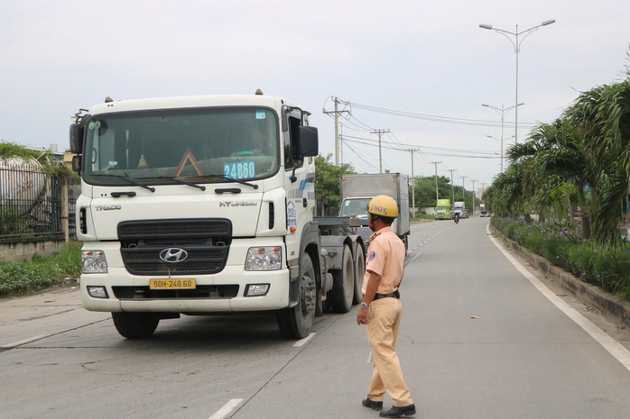 Đèn tín hiệu bị hư, "dính" vượt đèn đỏ bị phạt đến 20 triệu đồng thì phải làm sao?- Ảnh 1. Đèn tín hiệu bị hư, "dính" vượt đèn đỏ bị phạt đến 20 triệu đồng thì phải làm sao?- Ảnh 1.