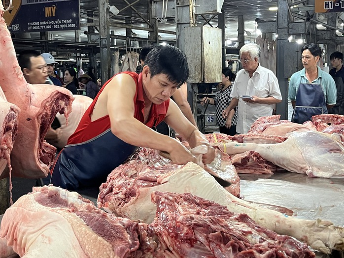 Vì sao giá thịt heo tăng sốc 30% chỉ trong 1 tuần?- Ảnh 2. Vì sao giá thịt heo tăng sốc 30% chỉ trong 1 tuần?- Ảnh 2.
