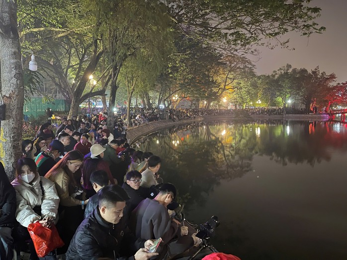Hà Nội: Pháo hoa rực rỡ đón chào năm mới 2025- Ảnh 4. Hà Nội: Pháo hoa rực rỡ đón chào năm mới 2025- Ảnh 4.