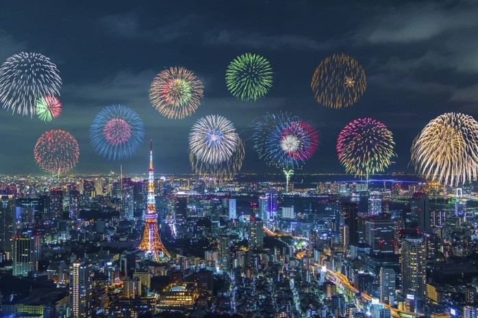 Nhật Bản đón năm mới với màn pháo hoa rực rỡ. Ảnh: The Japan Times Nhật Bản đón năm mới với màn pháo hoa rực rỡ. Ảnh: The Japan Times