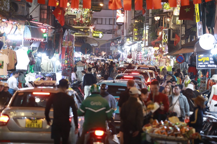 Hà Nội: Pháo hoa rực rỡ đón chào năm mới 2025- Ảnh 1. Hà Nội: Pháo hoa rực rỡ đón chào năm mới 2025- Ảnh 1.