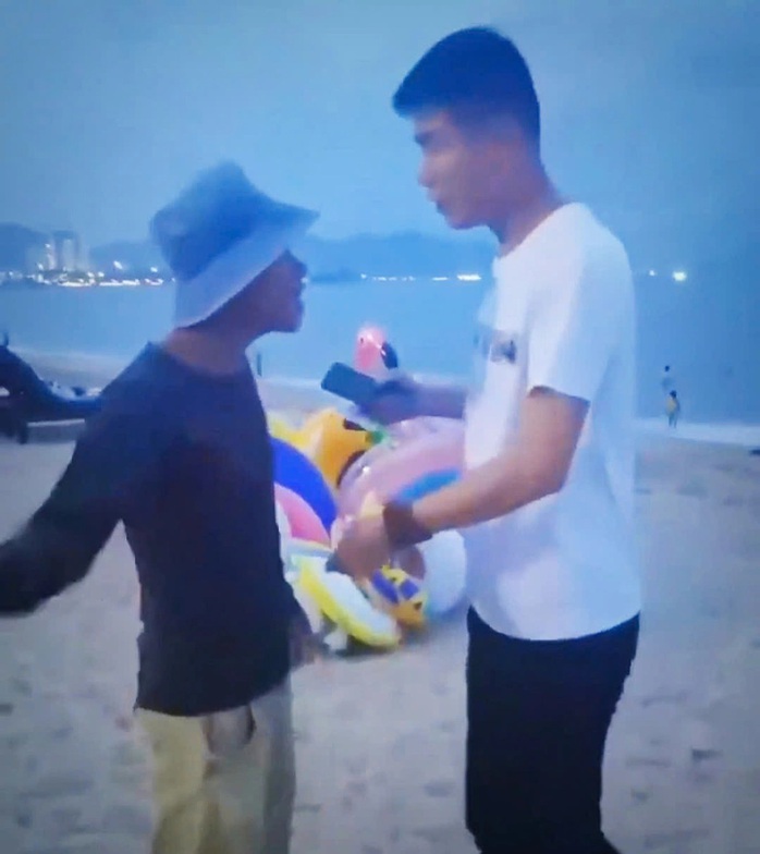 Vụ "thu phí" khách ở bãi biển: Nha Trang rà soát hoạt động kinh doanh- Ảnh 2. Vụ "thu phí" khách ở bãi biển: Nha Trang rà soát hoạt động kinh doanh- Ảnh 2.