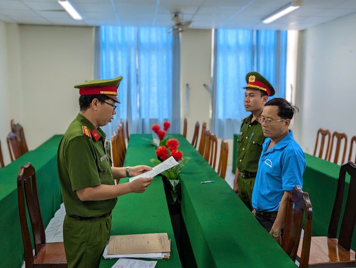 Khởi tố nguyên Chủ tịch LĐLĐ huyện- Ảnh 1. Khởi tố nguyên Chủ tịch LĐLĐ huyện- Ảnh 1.