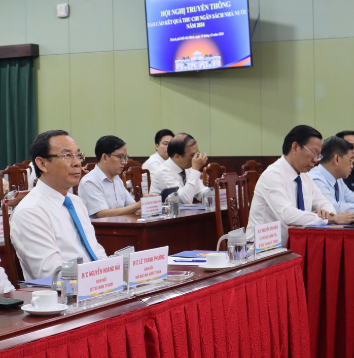TP HCM dẫn đầu cả nước về thu ngân sách, đặt mục tiêu cao hơn trong năm 2025- Ảnh 2. TP HCM dẫn đầu cả nước về thu ngân sách, đặt mục tiêu cao hơn trong năm 2025- Ảnh 2.