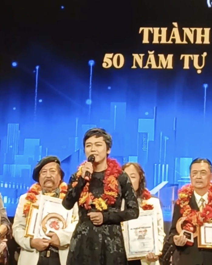 Văn nghệ sĩ TP HCM tự hào về "TP HCM - 50 năm tự hào bản anh hùng ca"- Ảnh 6. Văn nghệ sĩ TP HCM tự hào về "TP HCM - 50 năm tự hào bản anh hùng ca"- Ảnh 6.