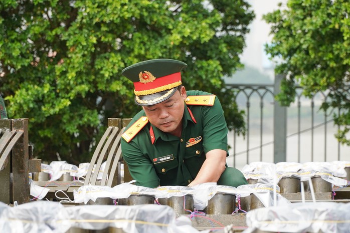 Cận cảnh trận địa pháo hoa mừng năm mới 2025 tại TP HCM- Ảnh 5. Cận cảnh trận địa pháo hoa mừng năm mới 2025 tại TP HCM- Ảnh 5.