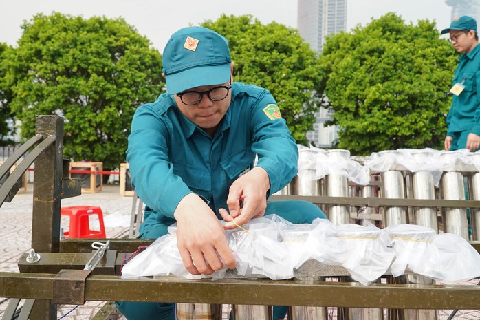 Cận cảnh trận địa pháo hoa mừng năm mới 2025 tại TP HCM- Ảnh 10. Cận cảnh trận địa pháo hoa mừng năm mới 2025 tại TP HCM- Ảnh 10.