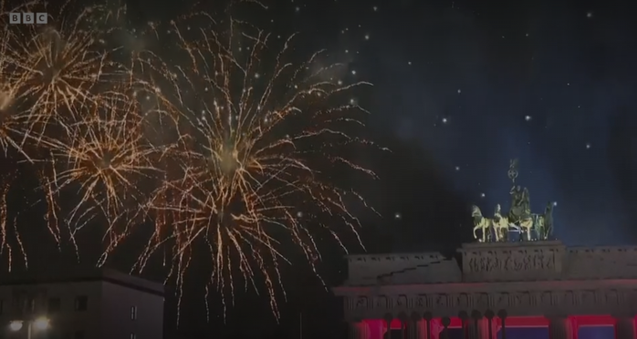 Màn pháo hoa rực rỡ ở Berlin - Đức. Ảnh: BBC Màn pháo hoa rực rỡ ở Berlin - Đức. Ảnh: BBC