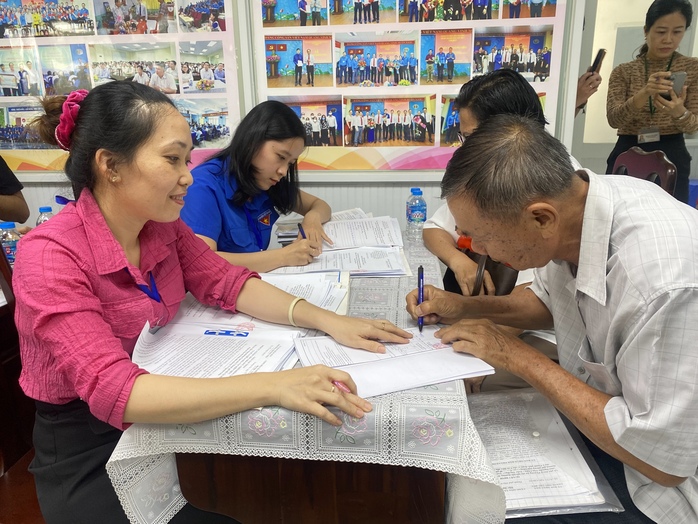 TP HCM: 214 trường hợp nhận tiền bồi thường dự án Vành đai 2- Ảnh 1. TP HCM: 214 trường hợp nhận tiền bồi thường dự án Vành đai 2- Ảnh 1.