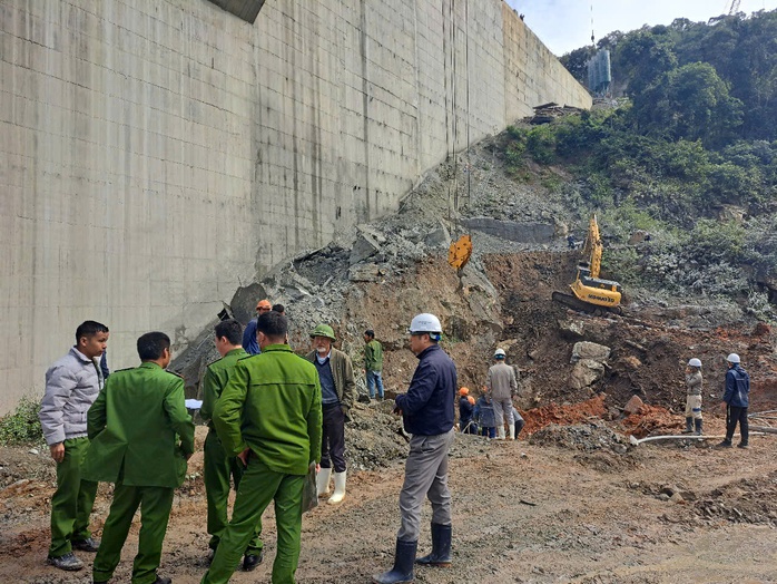 Tai nạn khi thi công Thủy điện Đăk Mi 1, ít nhất 3 người chết- Ảnh 1. Tai nạn khi thi công Thủy điện Đăk Mi 1, ít nhất 3 người chết- Ảnh 1.