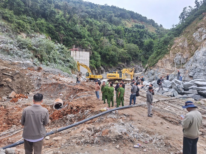 Thời khắc kinh hoàng 5 người thi công thủy điện gặp nạn- Ảnh 4. Thời khắc kinh hoàng 5 người thi công thủy điện gặp nạn- Ảnh 4.