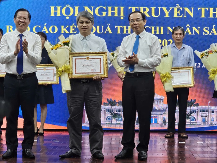 TP HCM dẫn đầu cả nước về thu ngân sách, đặt mục tiêu cao hơn trong năm 2025- Ảnh 5. TP HCM dẫn đầu cả nước về thu ngân sách, đặt mục tiêu cao hơn trong năm 2025- Ảnh 5.