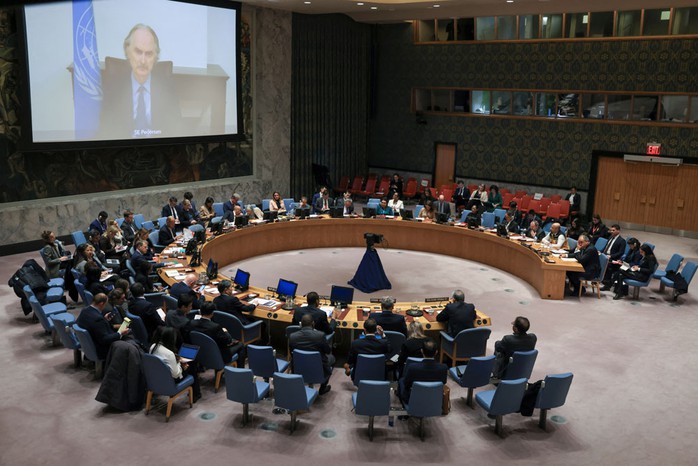 Hội đồng Bảo an Liên Hiệp Quốc họp khẩn về tình hình Syria tại trụ sở Liên Hiệp Quốc ở TP New York - Mỹ hôm 3-12. Ảnh: REUTERS Hội đồng Bảo an Liên Hiệp Quốc họp khẩn về tình hình Syria tại trụ sở Liên Hiệp Quốc ở TP New York - Mỹ hôm 3-12. Ảnh: REUTERS