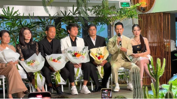 TikToker Lê Tuấn Khang, Quyên Hứa đóng "Lật mặt 8"- Ảnh 5. TikToker Lê Tuấn Khang, Quyên Hứa đóng "Lật mặt 8"- Ảnh 5.