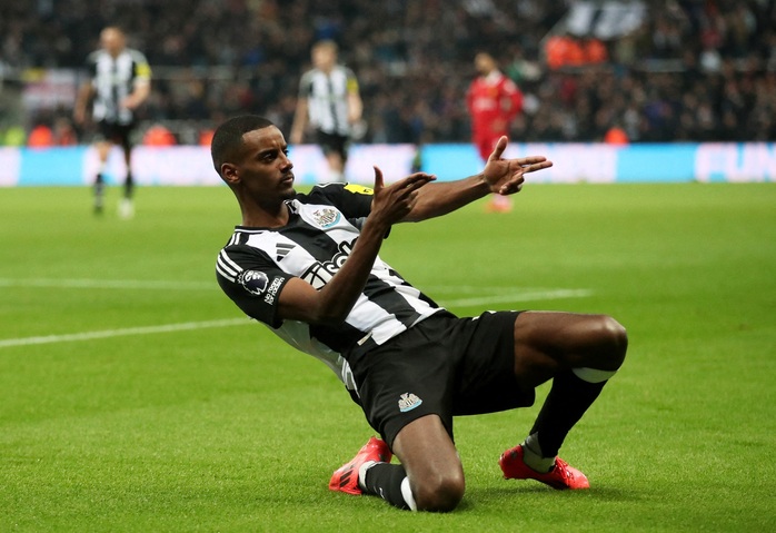 Salah tỏa sáng, Liverpool suýt trắng tay trước Newcastle- Ảnh 2. Salah tỏa sáng, Liverpool suýt trắng tay trước Newcastle- Ảnh 2.