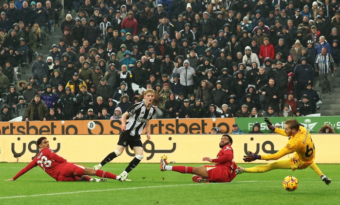 Salah tỏa sáng, Liverpool suýt trắng tay trước Newcastle- Ảnh 4. Salah tỏa sáng, Liverpool suýt trắng tay trước Newcastle- Ảnh 4.
