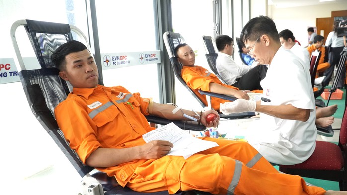 Người lao động ngành điện Quảng Trị hiến tặng 264 đơn vị máu- Ảnh 3. Người lao động ngành điện Quảng Trị hiến tặng 264 đơn vị máu- Ảnh 3.
