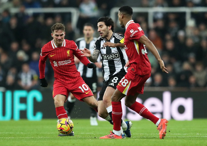 Salah tỏa sáng, Liverpool suýt trắng tay trước Newcastle- Ảnh 1. Salah tỏa sáng, Liverpool suýt trắng tay trước Newcastle- Ảnh 1.