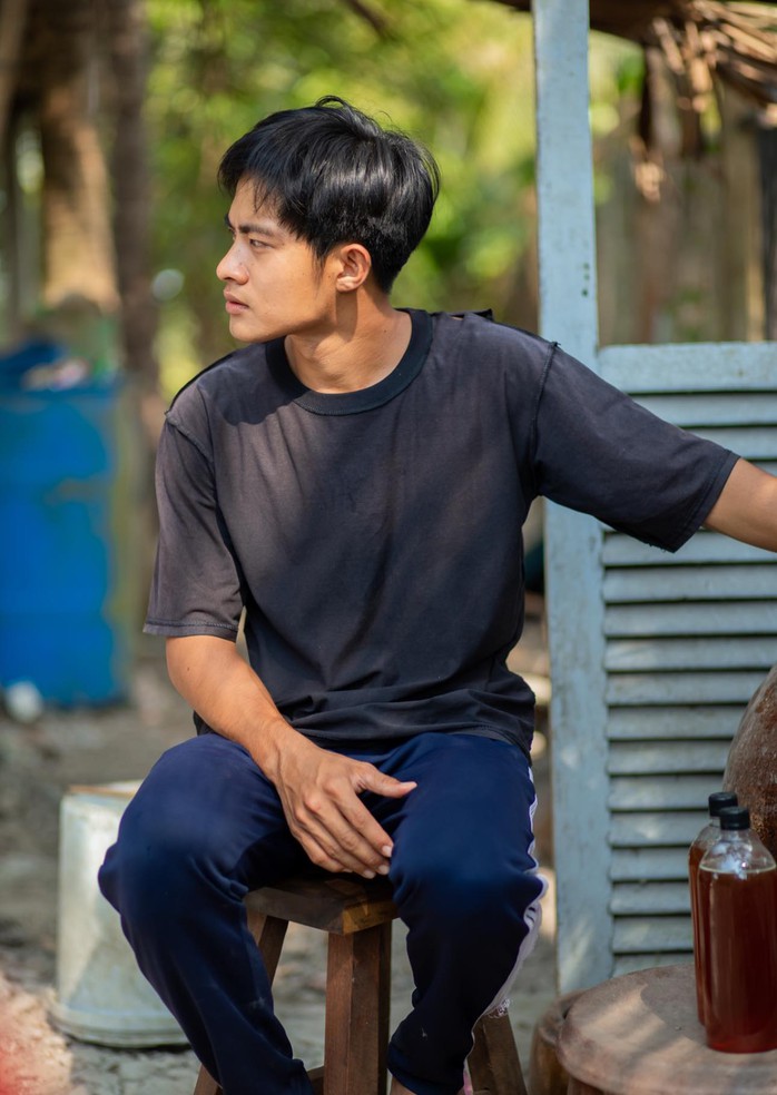 Hot trend "Đám giỗ bên cồn" của Lê Tuấn Khang có gì mà rần rần mạng xã hội?- Ảnh 1. Hot trend "Đám giỗ bên cồn" của Lê Tuấn Khang có gì mà rần rần mạng xã hội?- Ảnh 1.