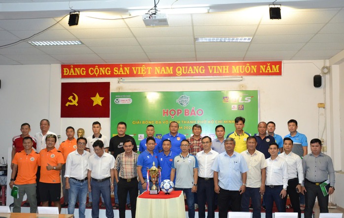 Chức vô địch giải bóng đá vô địch TP HCM 2024 lên đến 100 triệu đồng- Ảnh 1. Chức vô địch giải bóng đá vô địch TP HCM 2024 lên đến 100 triệu đồng- Ảnh 1.