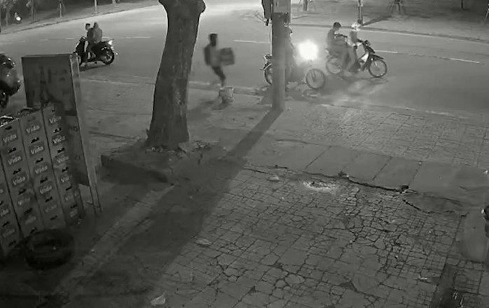 Triệu tập 18 thanh thiếu niên gây ra vụ “hỗn chiến” làm náo loạn khu phố- Ảnh 1. Triệu tập 18 thanh thiếu niên gây ra vụ “hỗn chiến” làm náo loạn khu phố- Ảnh 1.