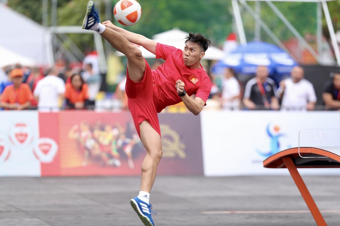 Giải vô địch Teqball thế giới 2024 khai mạc ấn tượng- Ảnh 4. Giải vô địch Teqball thế giới 2024 khai mạc ấn tượng- Ảnh 4.