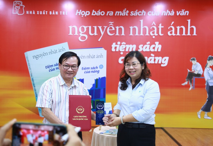 Nhà văn Nguyễn Nhật Ánh thắp lửa yêu thương trong "Tiệm sách của nàng"- Ảnh 10. Nhà văn Nguyễn Nhật Ánh thắp lửa yêu thương trong "Tiệm sách của nàng"- Ảnh 10.