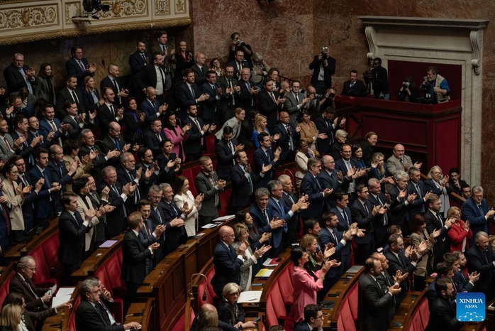 Pháp: Chính phủ sụp đổ, sức ép trút lên Tổng thống Macron- Ảnh 3. Pháp: Chính phủ sụp đổ, sức ép trút lên Tổng thống Macron- Ảnh 3.